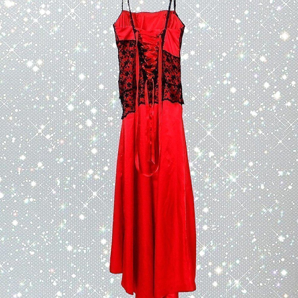 Red & black lace and satin long saloon girl dress - Picture 2 of 4